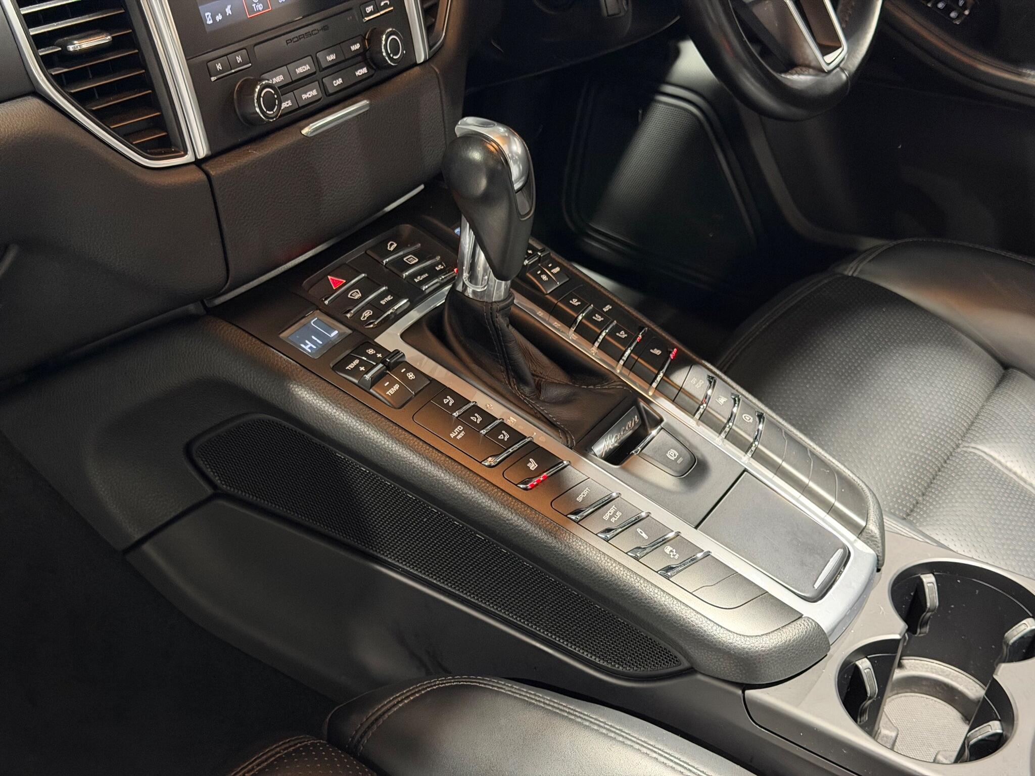 Porsche Macan 2.0T SUV 5dr Petrol PDK 4WD Euro 6 (s/s) (252 ps)